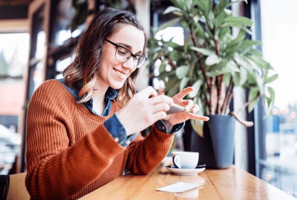 girl reviewing her interest bearing checking accounts